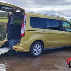 LK67 EEJ Ford Grand Connect